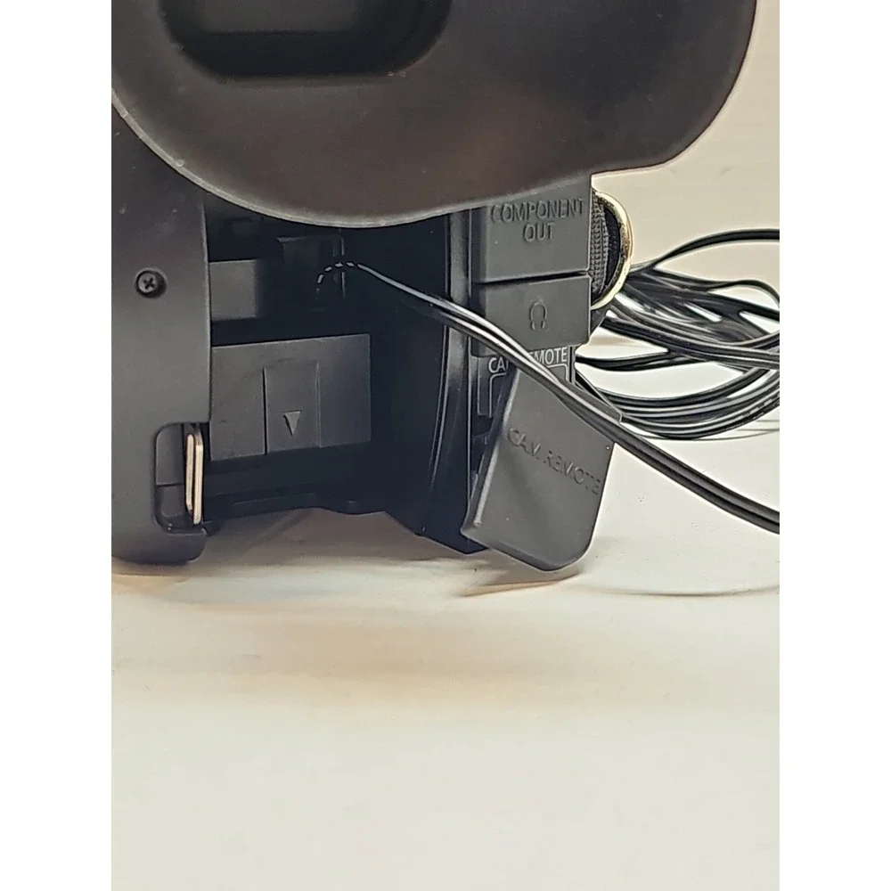 Panasonic AG-HMC40P AVCCAM Professional HD Camcorder (FOR PARTS OR REPAIR)